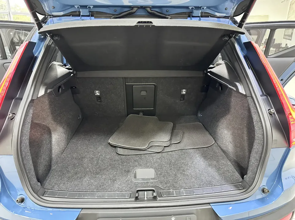 Volvo XC40 EV Volvo XC40 EV 2023 Long Range Edition 2023 — миниатюра 4