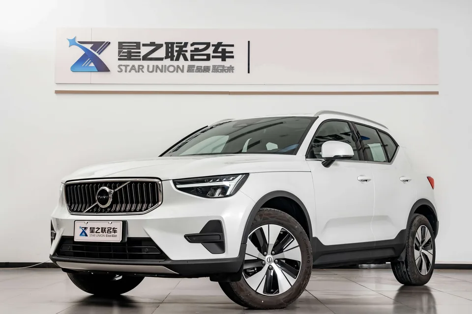 Volvo XC40 2025