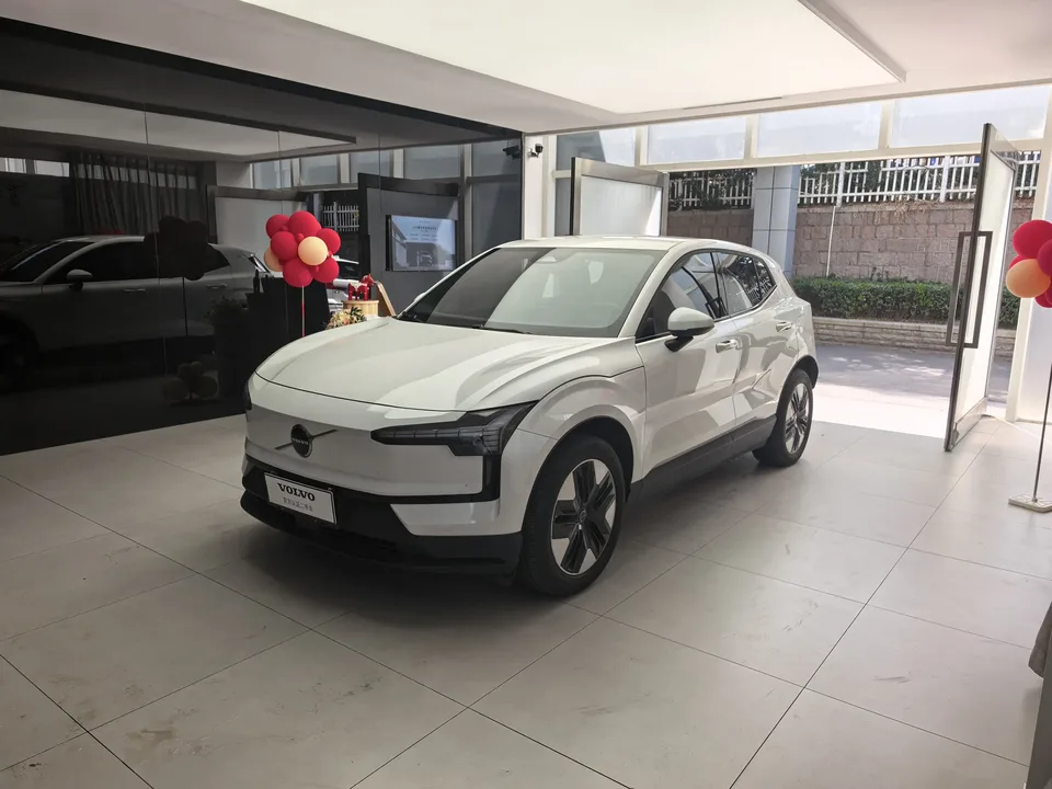 Volvo EX30 2024
