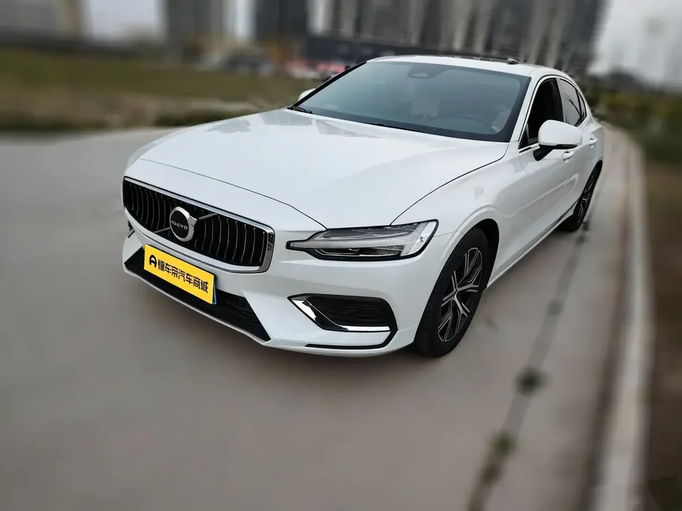 Volvo S60 2025
