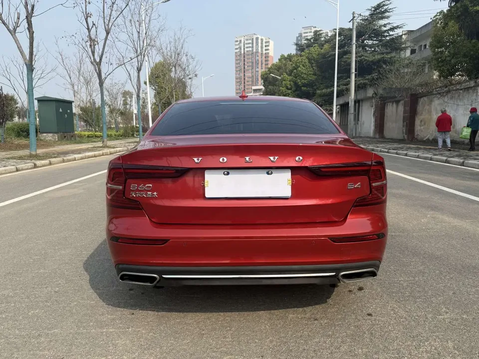 Volvo S60 Volvo S60 2022 B4 Zhiyi Luxury Edition 2022 — миниатюра 2