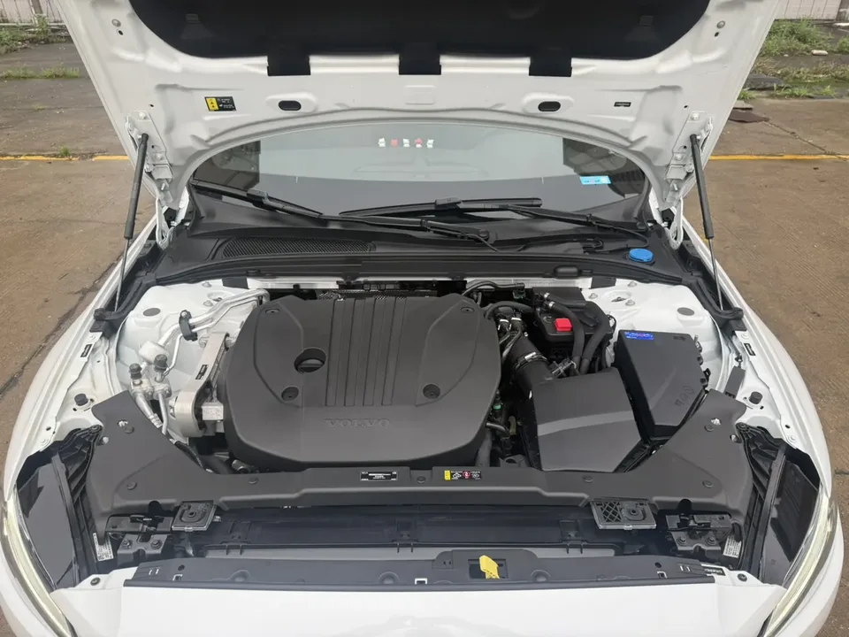 Volvo S60 Volvo S60 2024 B4 Luxury Edition 2024 — миниатюра 3
