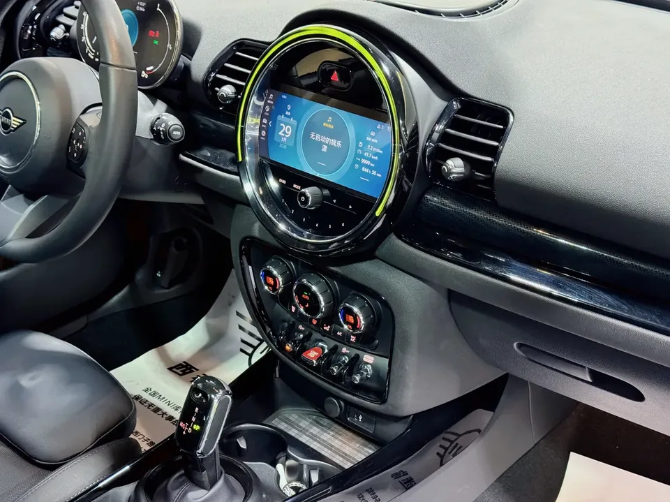 MINI Clubman MINI CLUBMAN 2023 facelift 1.5T COOPER Classic 2024 — миниатюра 3