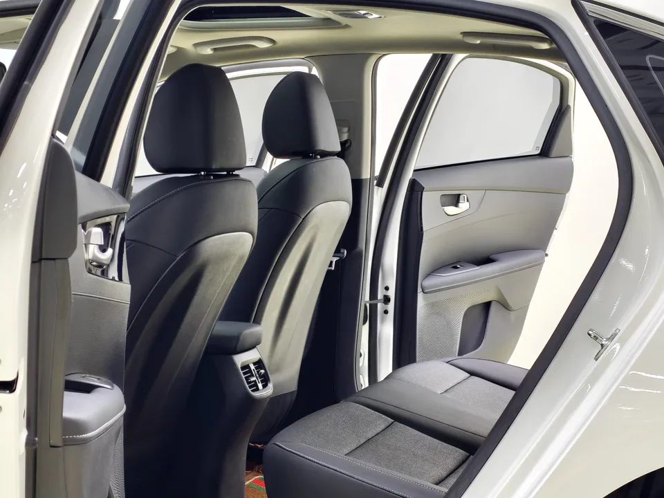Kia K3 facelift 1.5L CVT fashion version 2023 — миниатюра 3