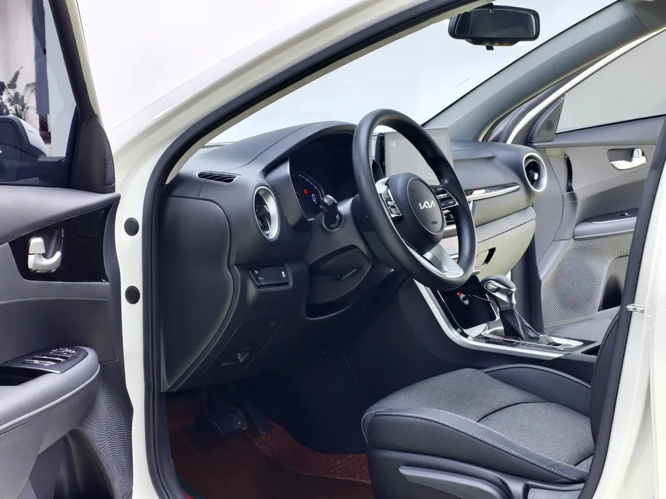Kia K3 facelift 1.5L CVT fashion version 2023 — миниатюра 5
