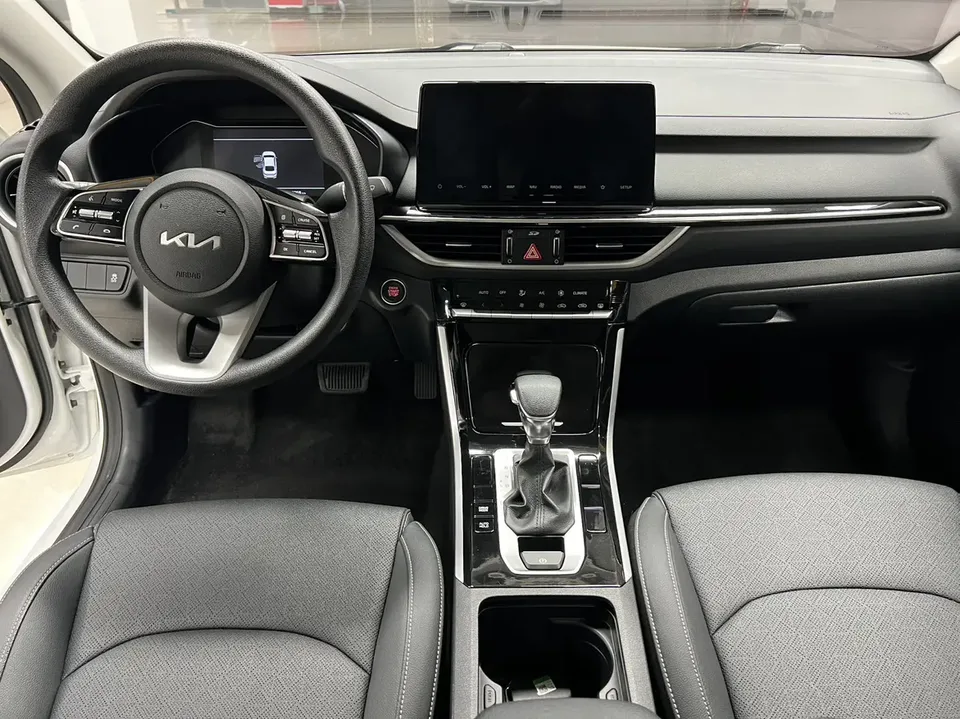 Kia K3 facelift 1.5L CVT fashion version 2023 — миниатюра 3