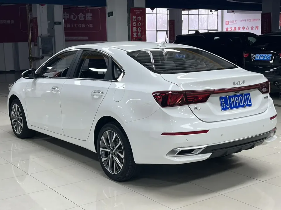 Kia K3 facelift 1.5L CVT fashion version 2023 — миниатюра 4