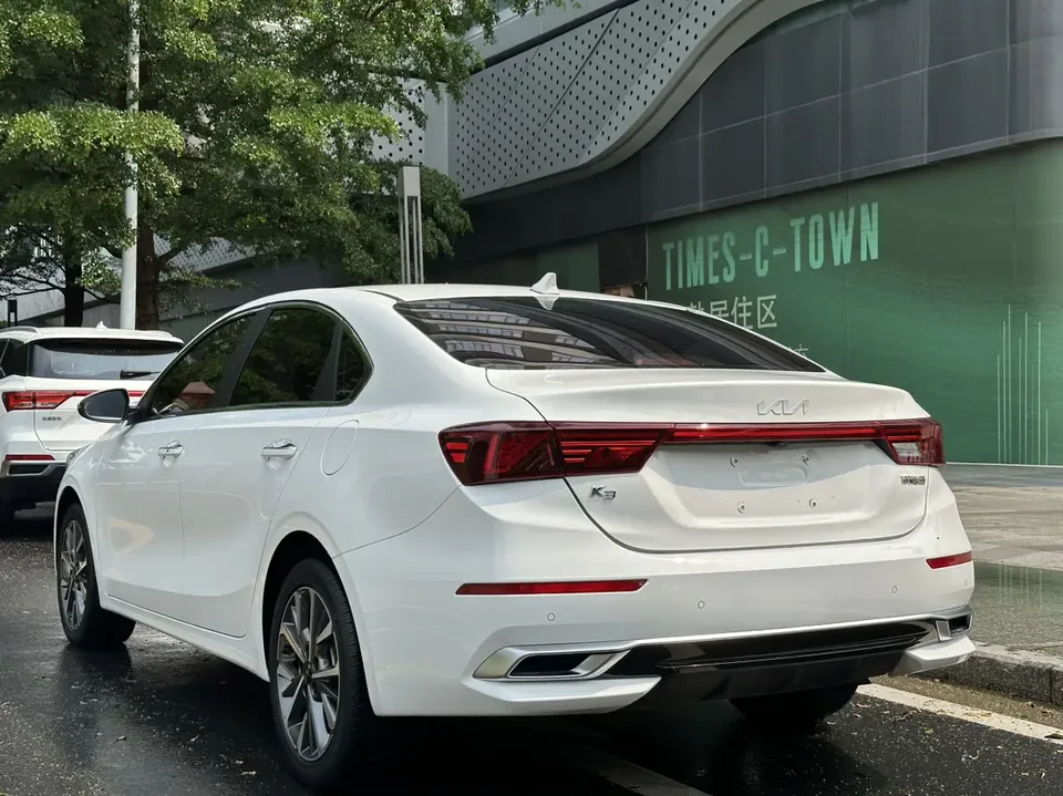 Kia K3 facelift 1.5L CVT fashion version 2023 — миниатюра 2