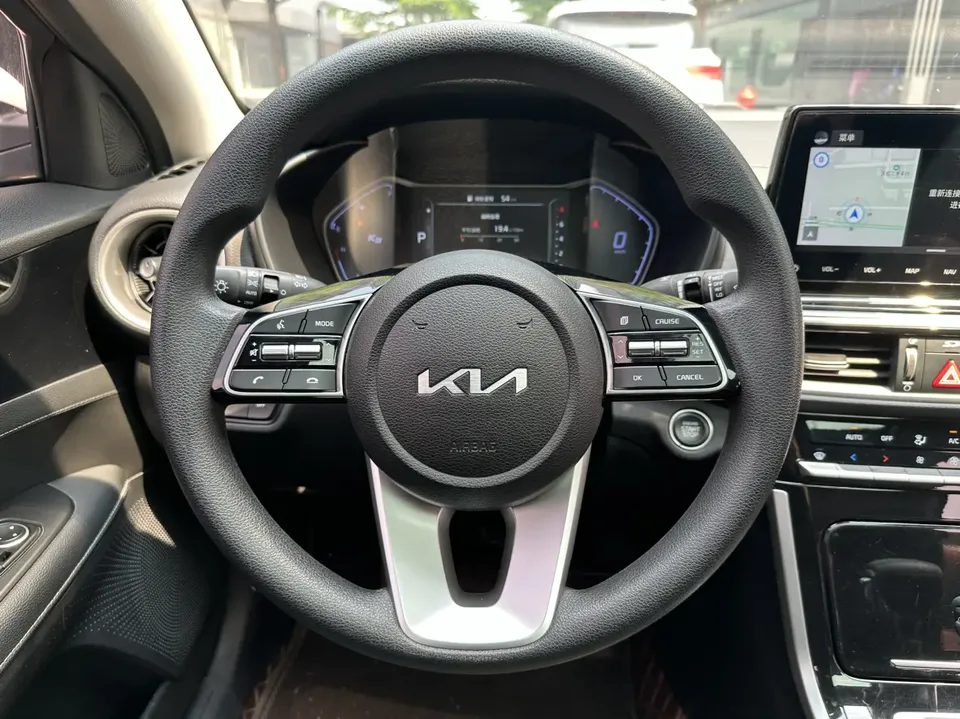 Kia K3 facelift 1.5L CVT fashion version 2023 — миниатюра 4