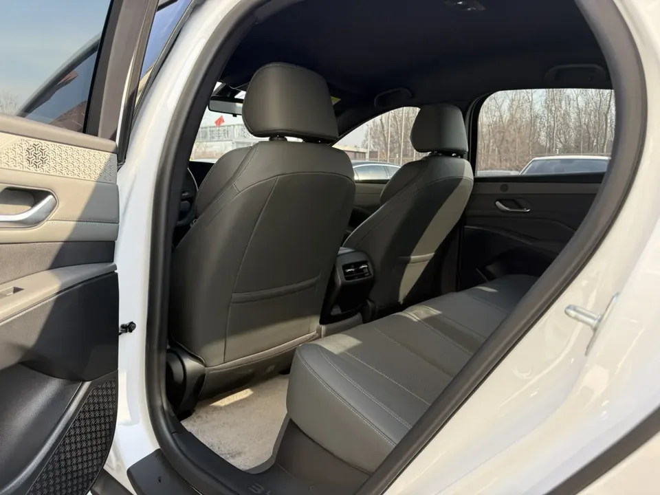BYD Qin PLUS DM Intelligent Driving Edition DM-i 55KM Beyond Edition 2025 — миниатюра 5