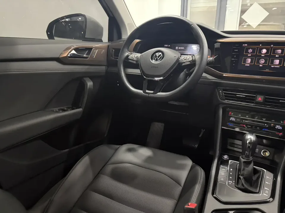 Volkswagen Tharu 280TSI 2WD Luxury Edition 2023 — миниатюра 4