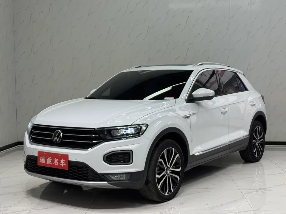 Volkswagen T-Roc T-Roc 2022 Tange 280TSI DSG two-wheel drive comfort PLUS 2023 — photo 1, buy with delivery to Moscow