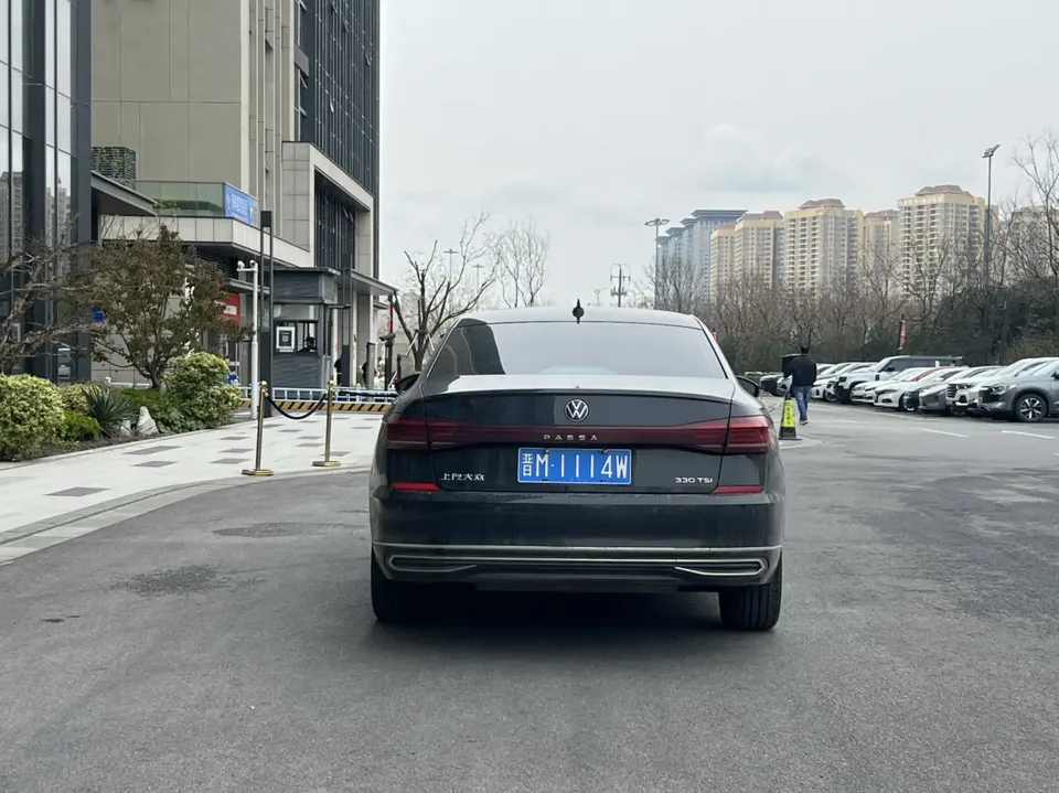 Volkswagen Passat Passat 2023 330TSI Starry Sky Deluxe Edition 2022 — миниатюра 2