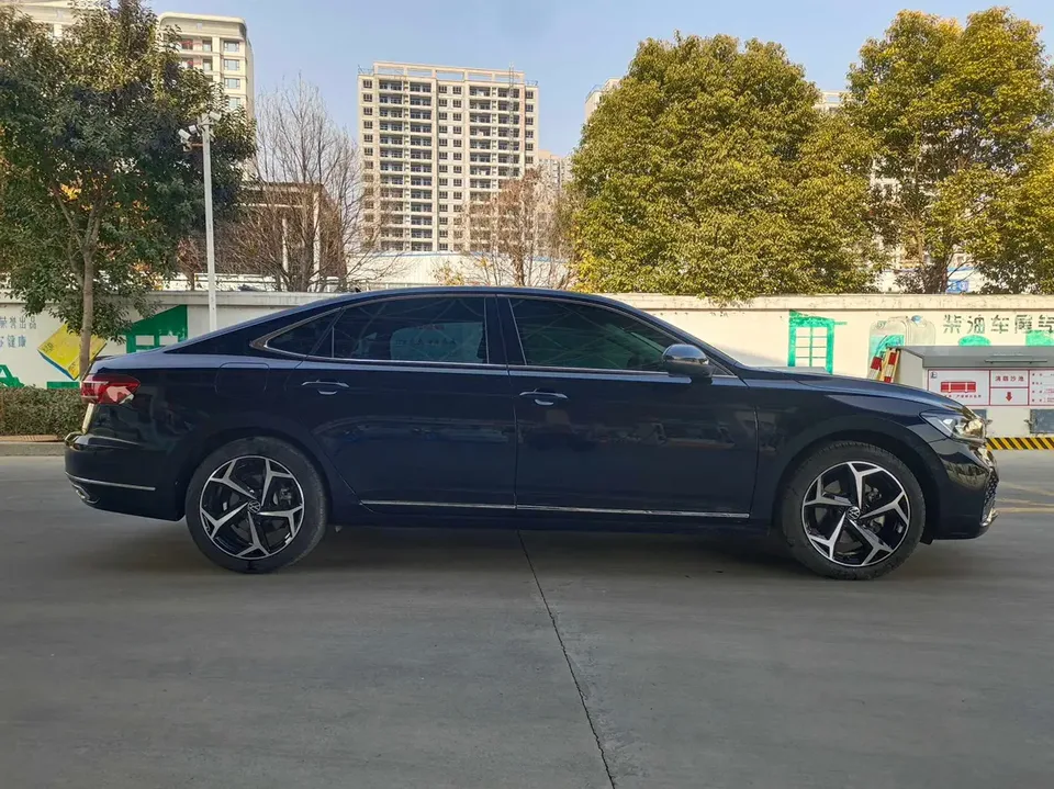 Volkswagen Passat facelift 330TSI Star Elite Edition 2023 — миниатюра 2