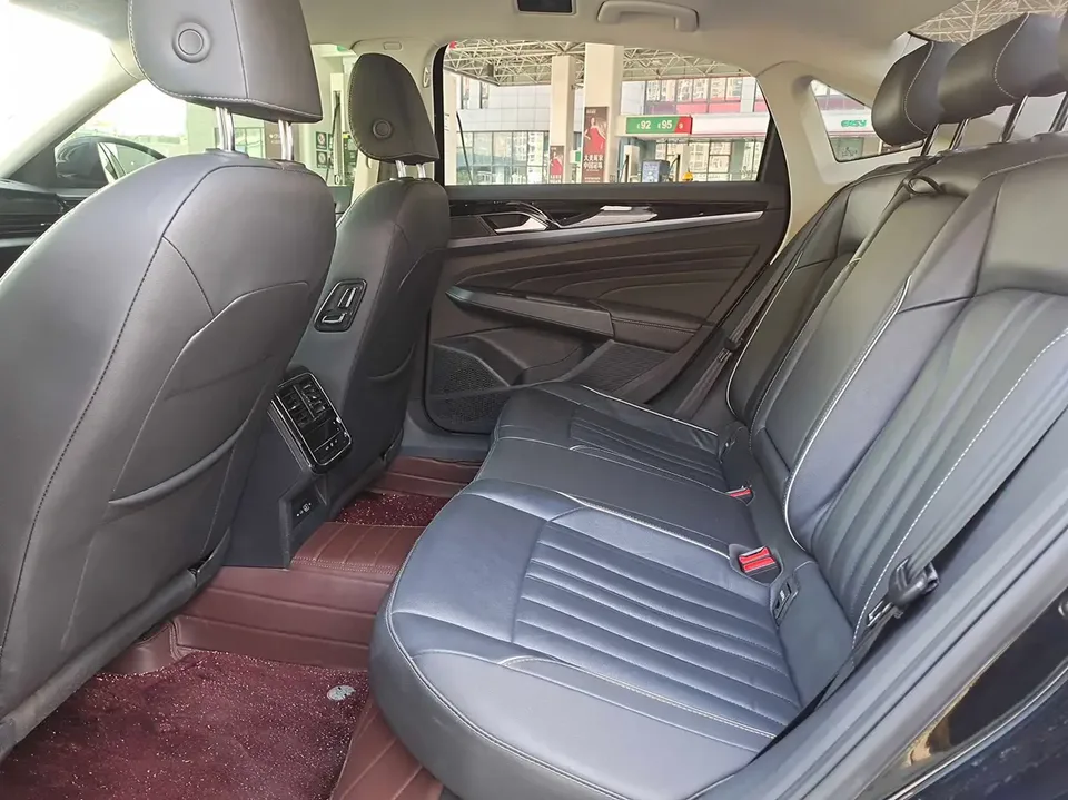 Volkswagen Passat facelift 330TSI Star Elite Edition 2023 — миниатюра 3