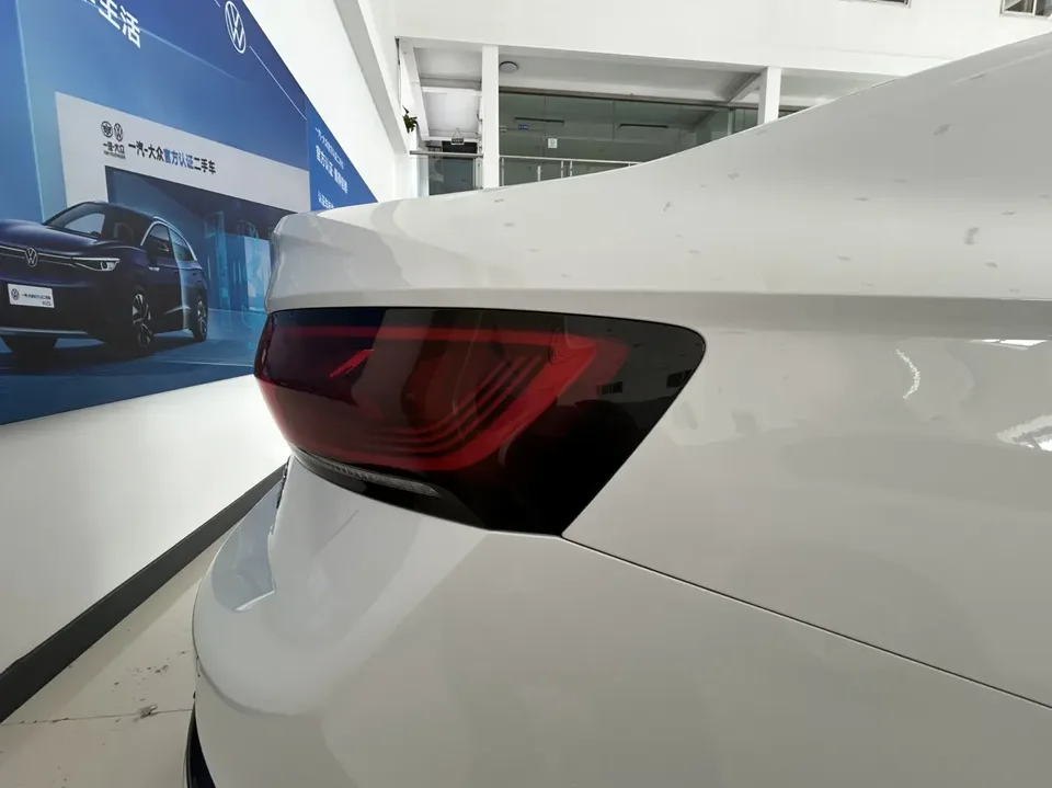 Volkswagen Sagitar Sagitar 2023 200TSI DSG Flying Edition 2023 — thumbnail 3