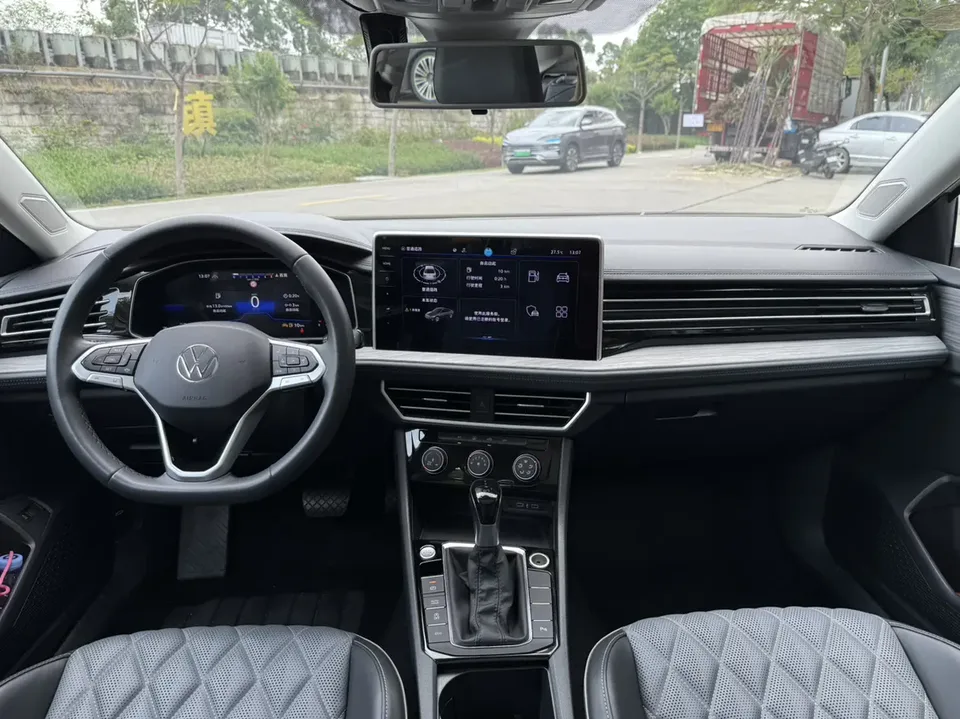 Volkswagen Sagitar 2023 Sagitar 300TSI DSG Beyond Edition 2023 — миниатюра 4