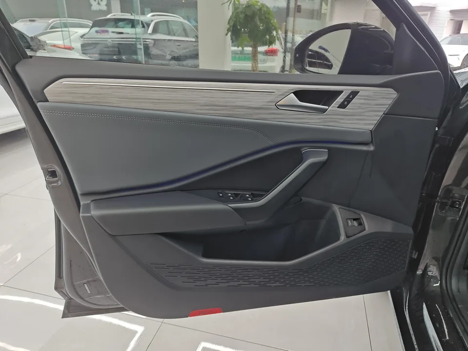 Volkswagen Sagitar Sagitar 300TSI DSG Beyond Edition 2024 — миниатюра 4