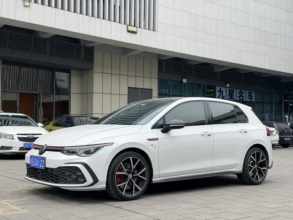 Volkswagen GOLF GTI 380TSI DSG GTI 2025 — фото 1, купить с доставкой в Москву