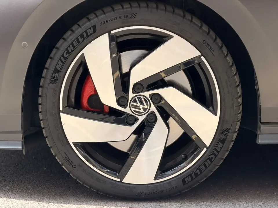Volkswagen GOLF GTI 380TSI DSG GTI 2023 — миниатюра 3