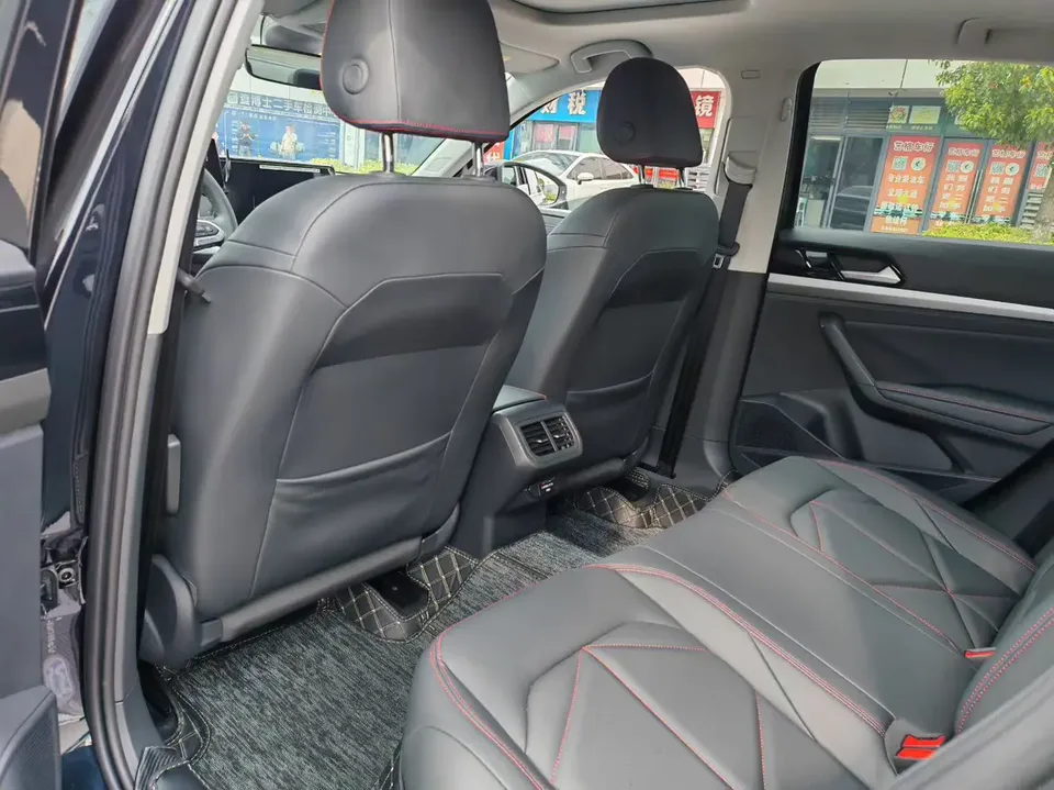 Volkswagen Lavida Lavida 2024 300TSI DSG Starry Sky Leading Edition 2025 — миниатюра 3