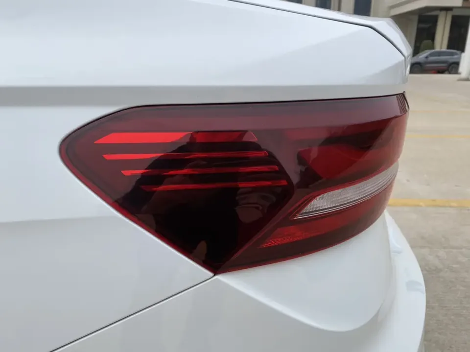 Volkswagen Lavida Lavida 2023 280TSI DSG Starry Sky Forever Edition 2022 — миниатюра 2