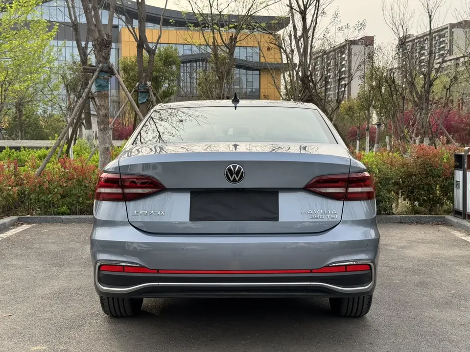 Volkswagen Lavida Lavida 2023 280TSI DSG Forever Edition 2022 — миниатюра 2