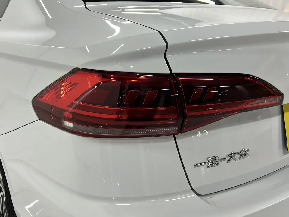 Volkswagen Bora Bora 2023 200TSI DSG Smart Edition 2022 — миниатюра 4