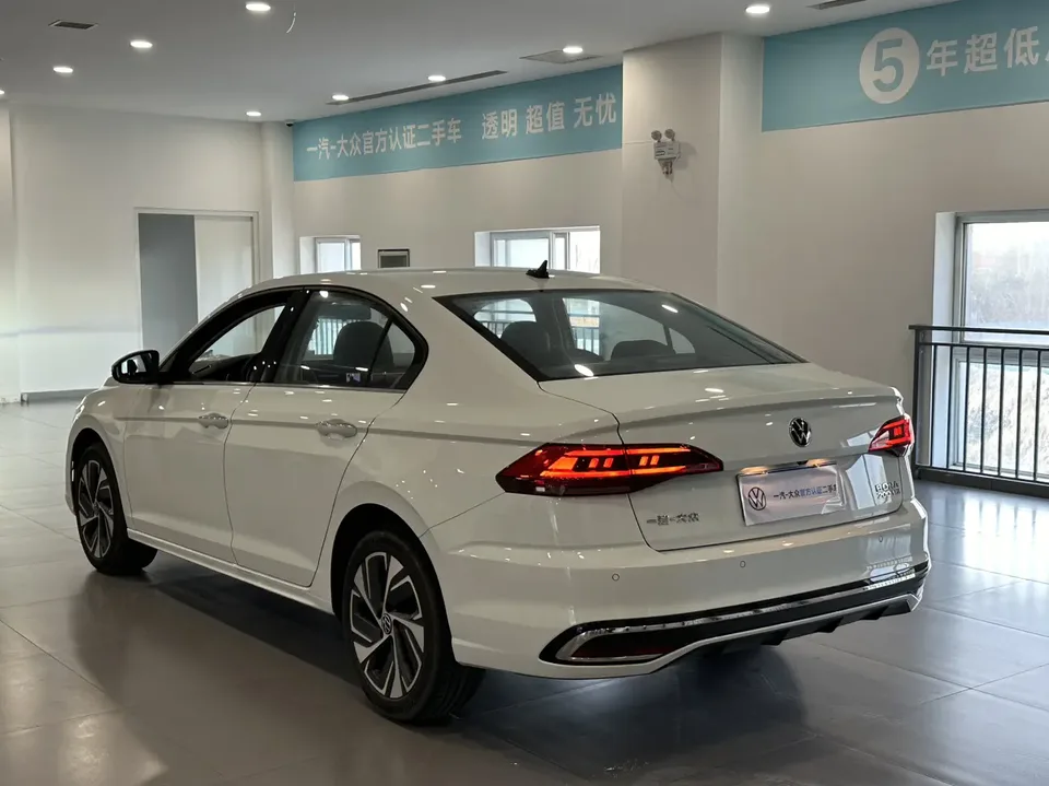 Volkswagen Bora Bora 2024 200TSI DSG Joy Edition 2024 — thumbnail 2