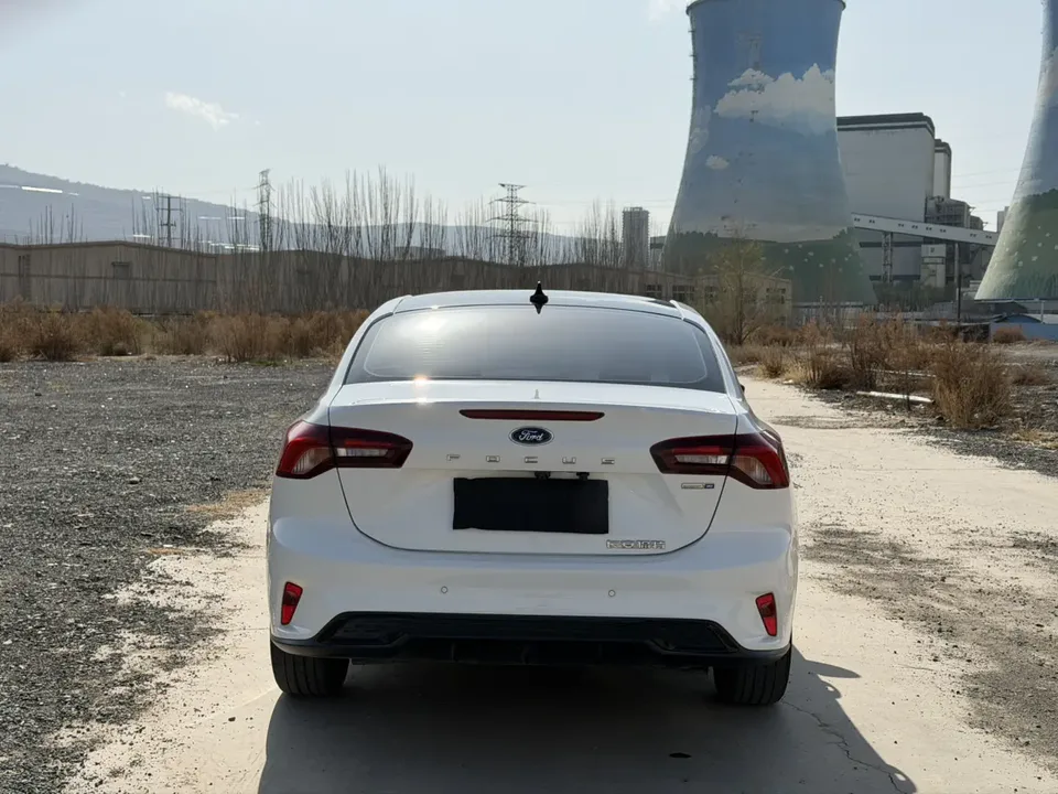 Ford Focus Sedan EcoBoost 180 Automatic Competition Edition 2022 — миниатюра 2