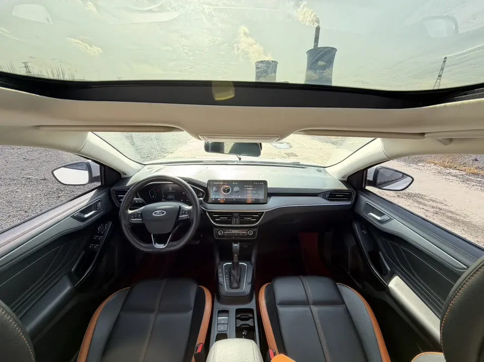 Ford Focus Sedan EcoBoost 180 Automatic Competition Edition 2022 — миниатюра 4