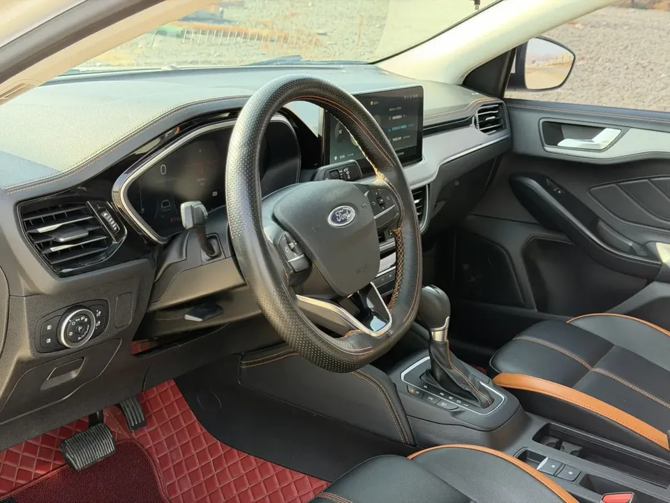 Ford Focus Sedan EcoBoost 180 Automatic Competition Edition 2022 — миниатюра 5