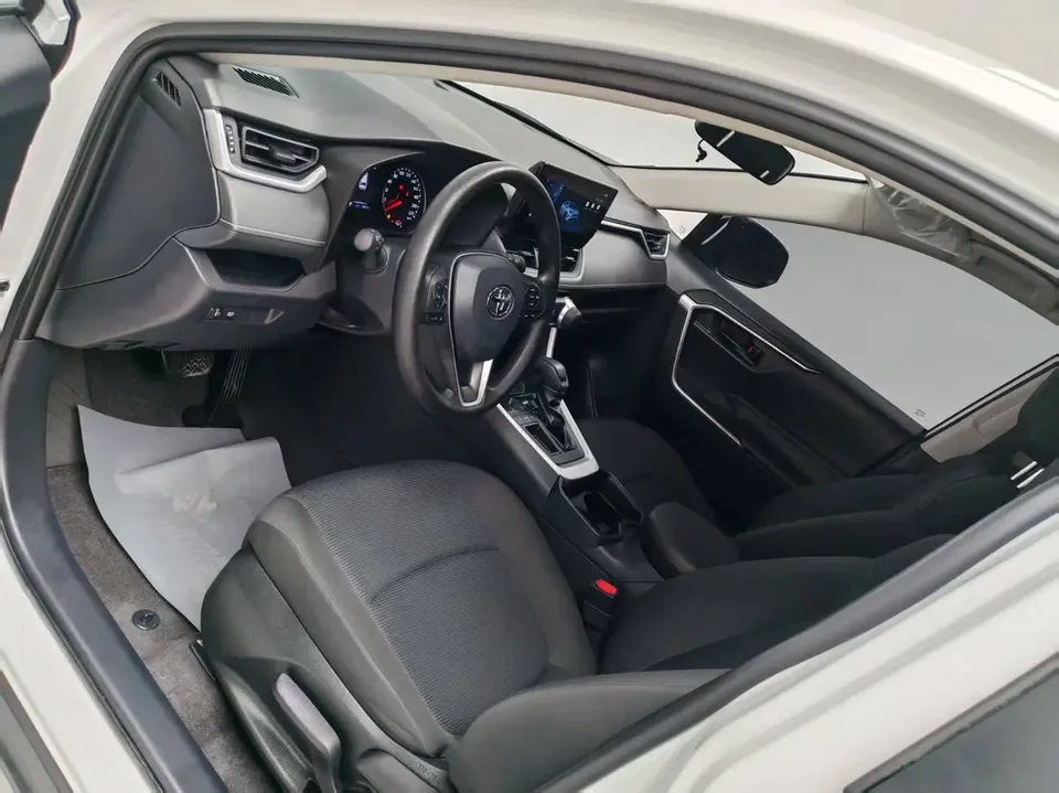 Toyota RAV4 2.0L CVT 2WD Urban Edition 2024 — миниатюра 4