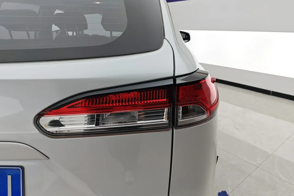 Toyota CorollaCross 2.0L CVT Elite Edition 2024 — миниатюра 2