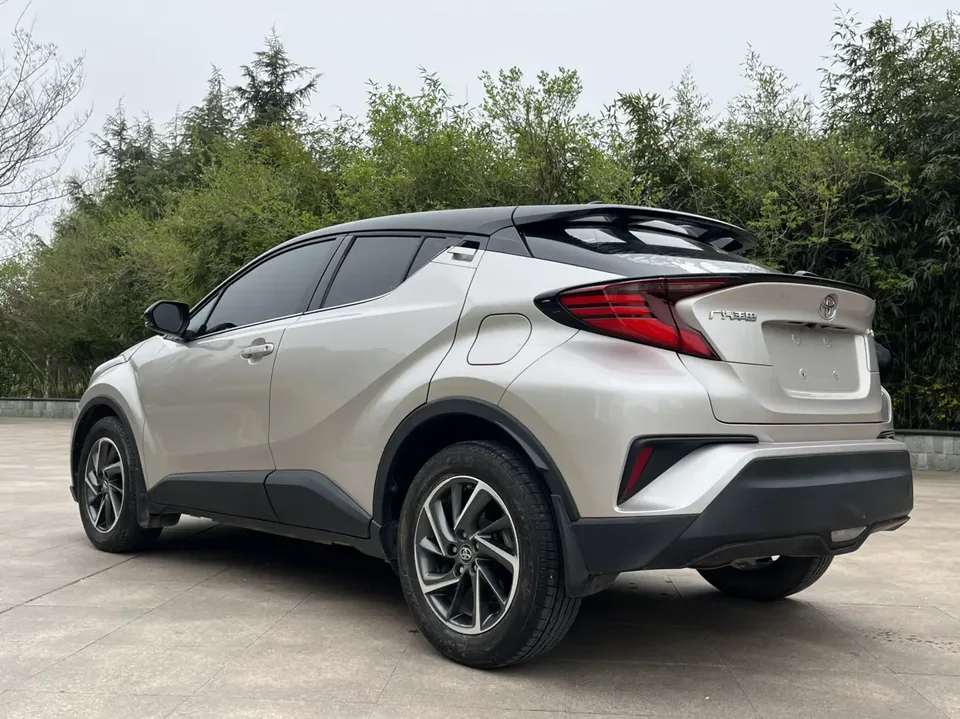 Toyota C-HR 2.0L Luxury Edition 2022 — миниатюра 2