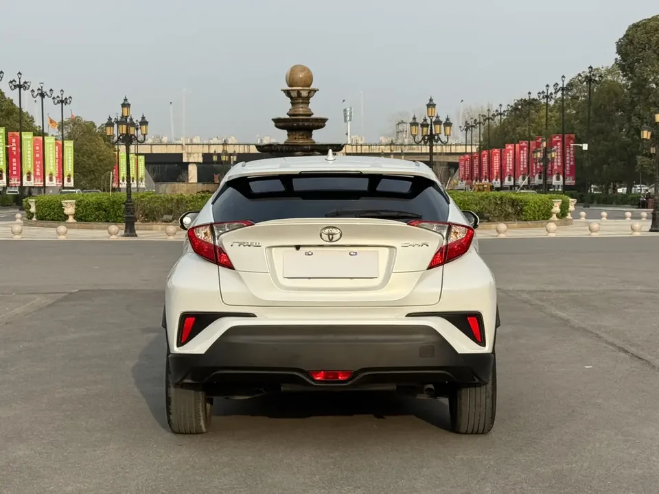 Toyota C-HR 2.0L Comfort Edition 2022 — миниатюра 2