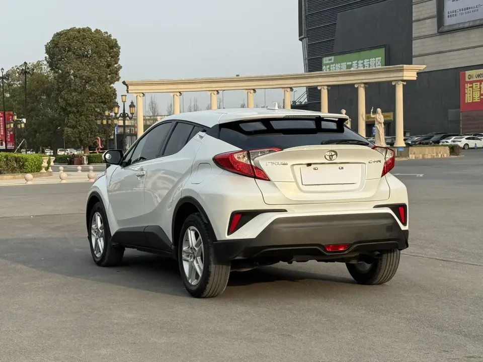 Toyota C-HR 2.0L Comfort Edition 2022 — миниатюра 4