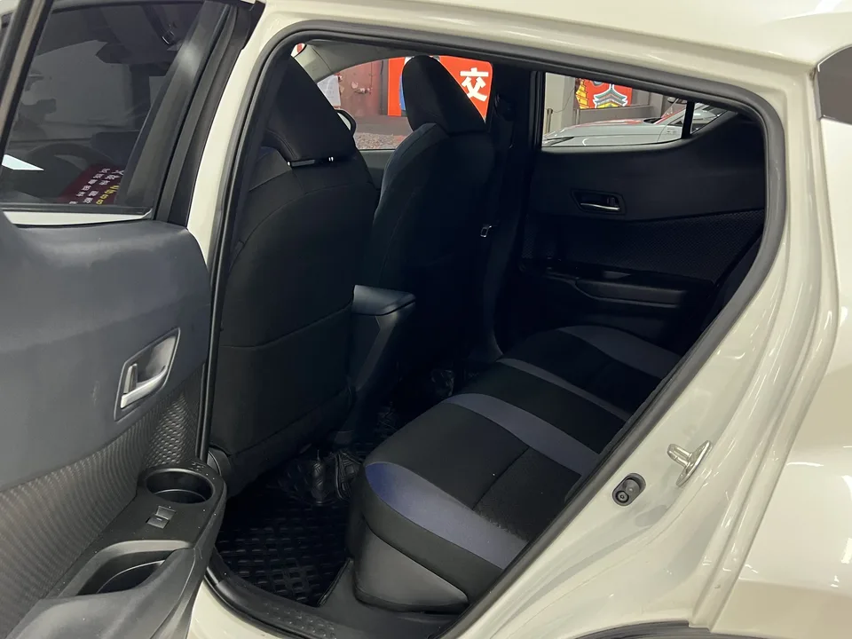 Toyota C-HR 2.0L Elite Edition 2022 — миниатюра 4