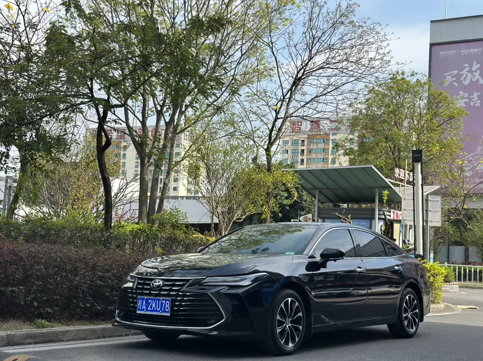 Toyota Avalon asian dragon 2022 2.0L Deluxe Edition 2022 — photo 1, buy with delivery to Moscow