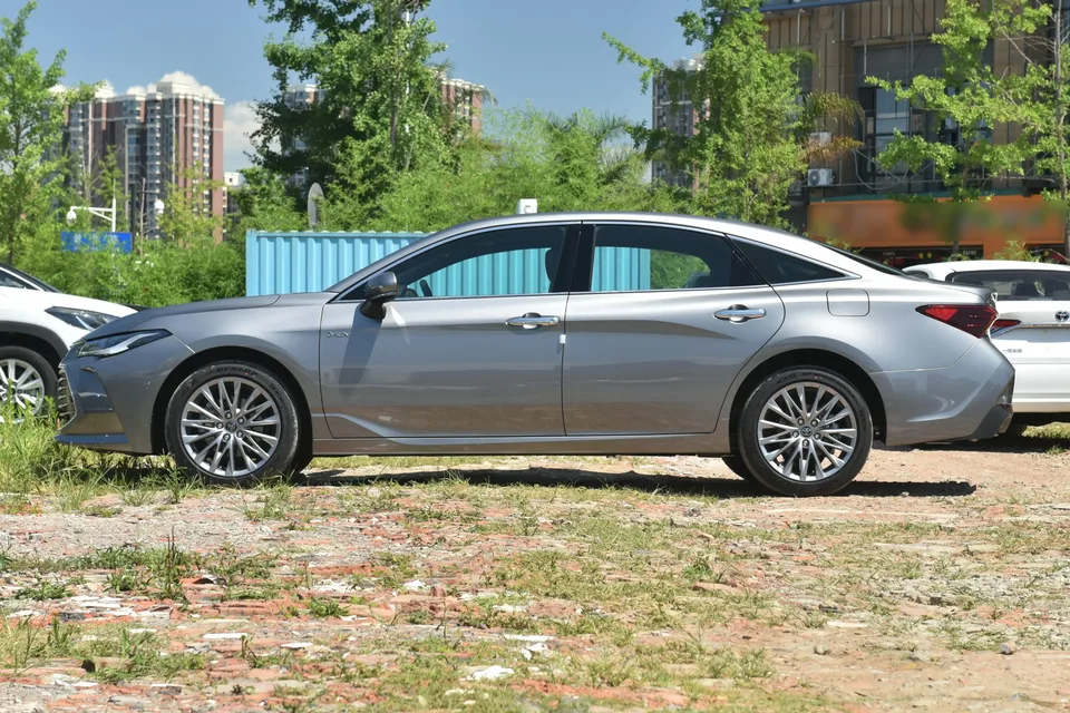 Toyota Avalon Intelligent Electric Hybrid 2.0L E-CVT Luxury Edition 2025 — миниатюра 4
