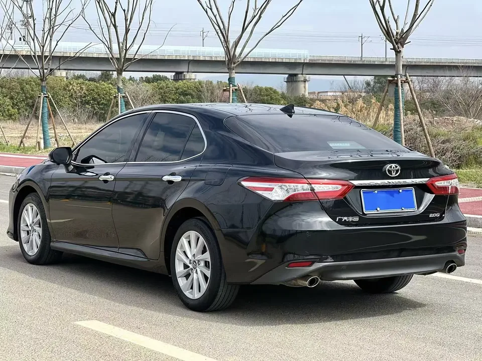Toyota Camry 2.0G Deluxe Edition 2023 — миниатюра 2