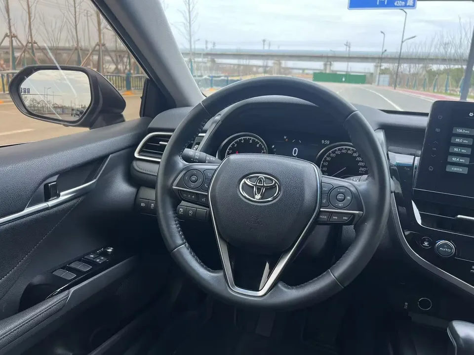 Toyota Camry 2.0G Deluxe Edition 2023 — миниатюра 4