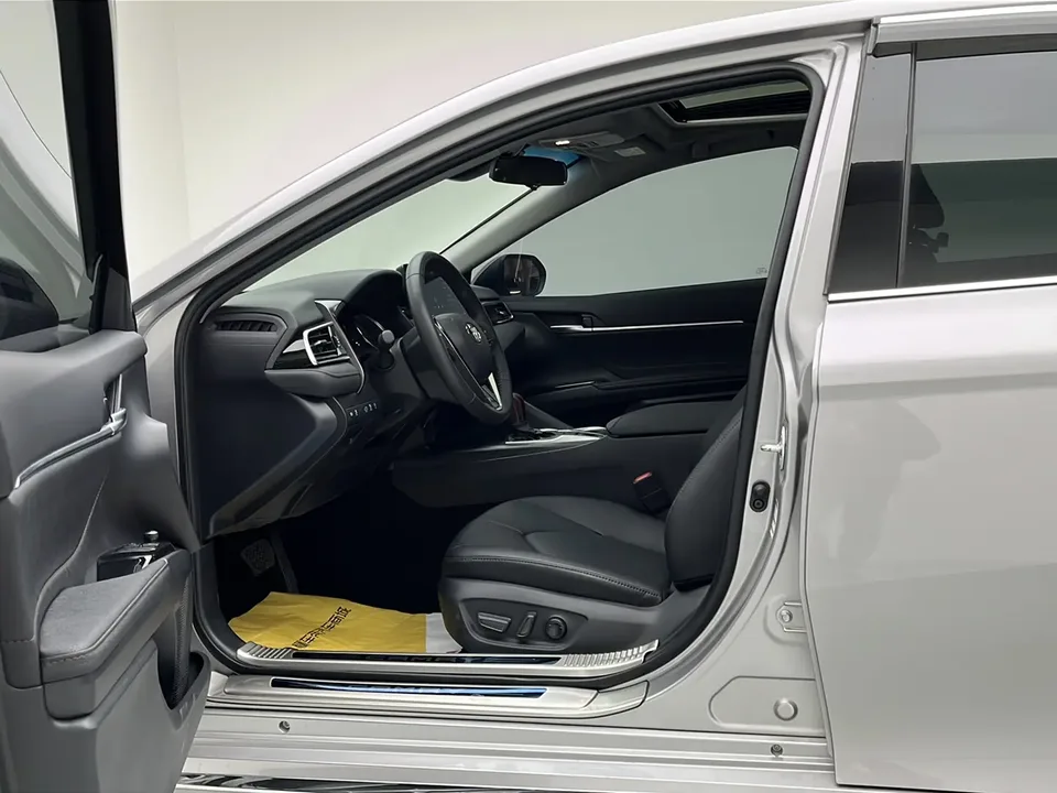 Toyota Camry 2.0G Deluxe Edition 2024 — миниатюра 3
