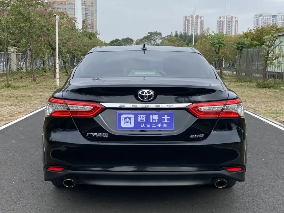 Toyota Camry 2.0G Deluxe Edition 2022 — миниатюра 2
