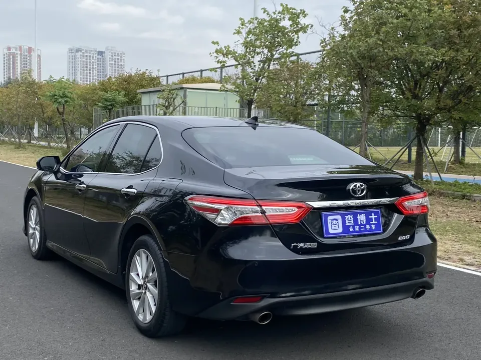 Toyota Camry 2.0G Deluxe Edition 2022 — миниатюра 4