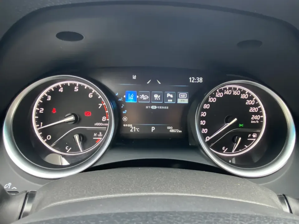 Toyota Camry 2.0G Deluxe Edition 2022 — миниатюра 5