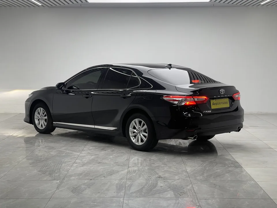 Toyota Camry 2.0E Elite Edition 2022 — миниатюра 2