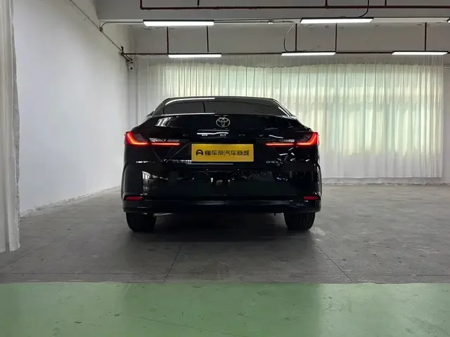 Toyota Camry Hybrid 2.0HGVP Luxury Edition 2025 — миниатюра 3