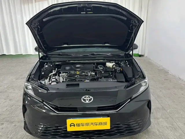 Toyota Camry Hybrid 2.0HGVP Luxury Edition 2025 — миниатюра 4