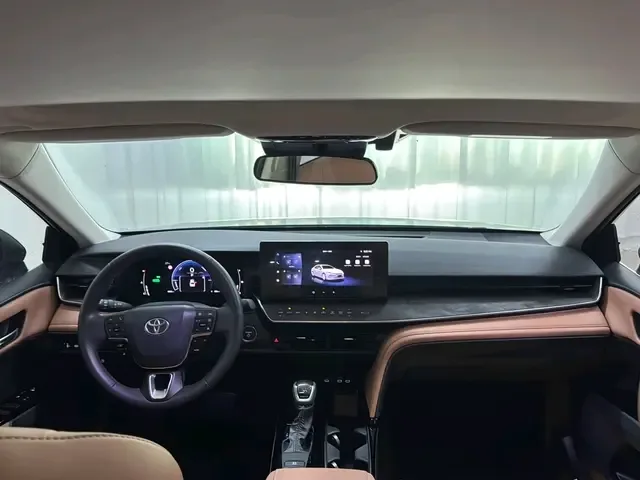 Toyota Camry Hybrid 2.0HGVP Luxury Edition 2025 — миниатюра 5